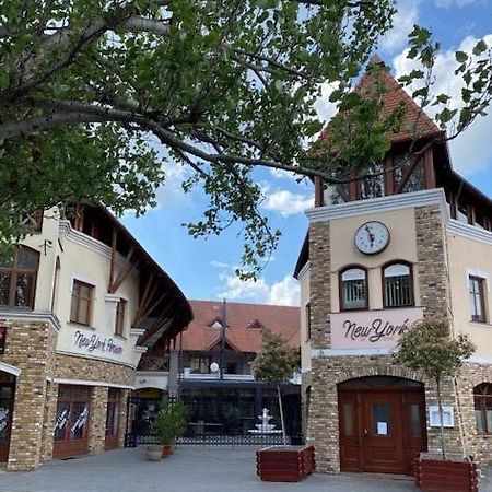 New York Pension Dunajská Streda Dış mekan fotoğraf